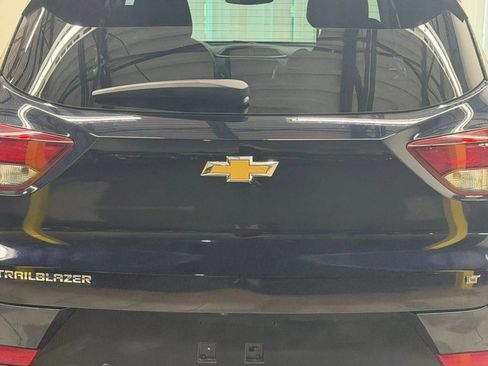 Used 2021 Chevrolet TrailBlazer LT w/ Convenience Package FWD image 10