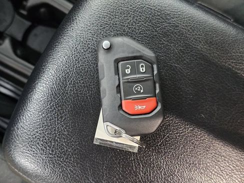 Used 2024 Jeep Wrangler Unlimited Sport AWD/4WD image 29