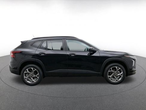 Used 2025 Chevrolet Trax LT w/ LT Convenience Package FWD image 14