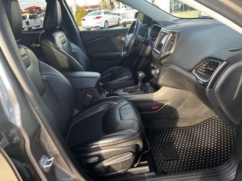 Used 2020 Jeep Cherokee Trailhawk w/ Cold Weather Group image 30