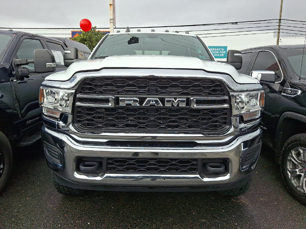 Used 2024 RAM 2500 Tradesman w/ Chrome Appearance Group AWD/4WD image 2