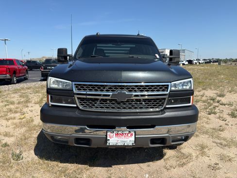 Used 2005 Chevrolet Silverado 2500 LT w/ Heavy-Duty Power Package AWD/4WD image 2