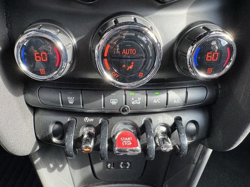 Used 2016 MINI Cooper 4-Door Hardtop image 14