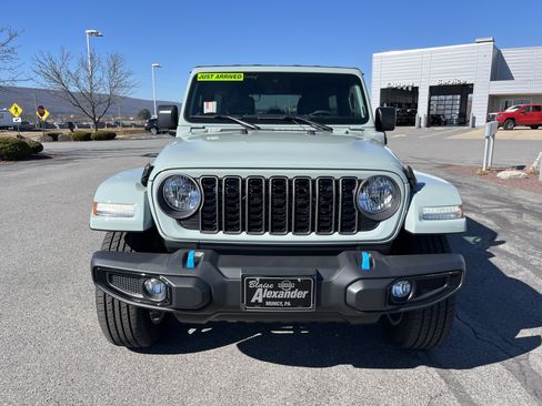 Used 2024 Jeep Wrangler Unlimited w/ Convenience Group image 9