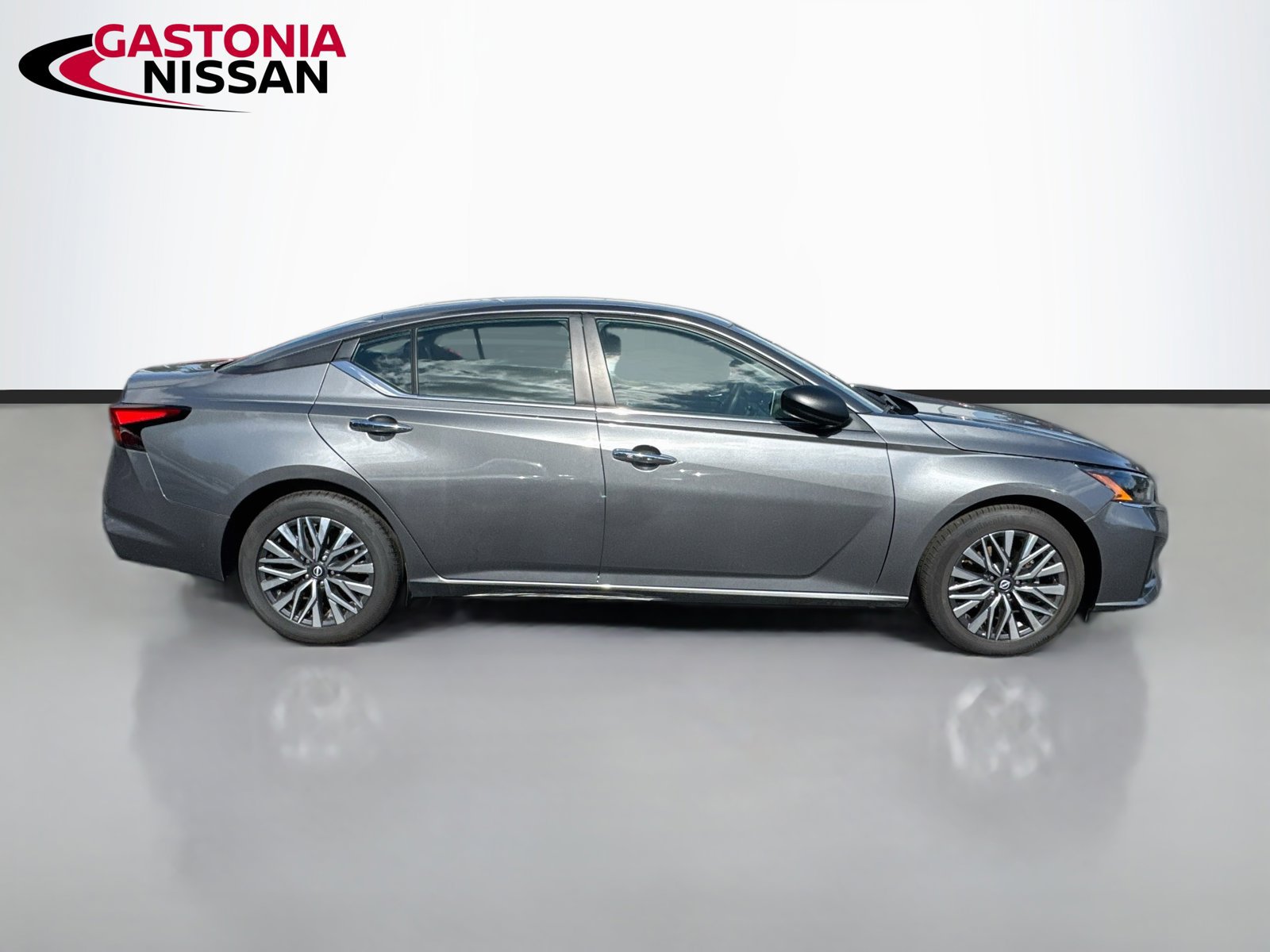 Used 2025 Nissan Altima 2.5 SV FWD image 10