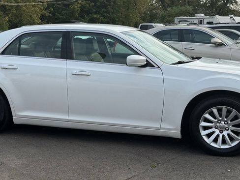 Used 2013 Chrysler 300 image 2