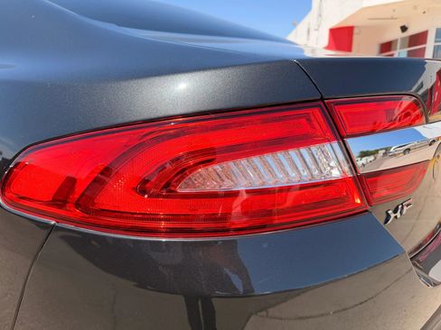 Used 2015 Jaguar XF Premium RWD image 40