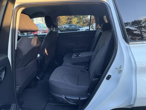 Used 2020 Toyota Highlander L image 24