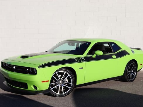 Used 2023 Dodge Challenger R/T image 3