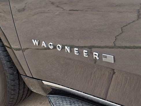 Used 2024 Jeep Wagoneer Series III AWD/4WD image 31