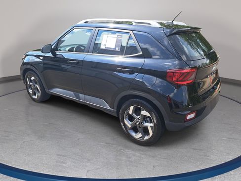 Used 2023 Hyundai Venue SEL FWD image 7