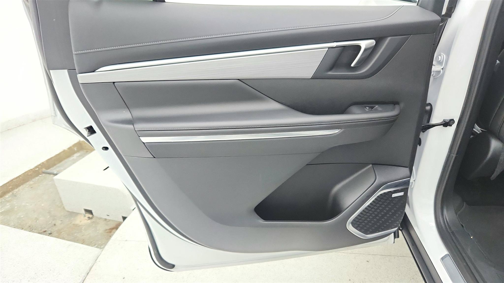 Used 2025 Buick Enclave Preferred FWD image 30