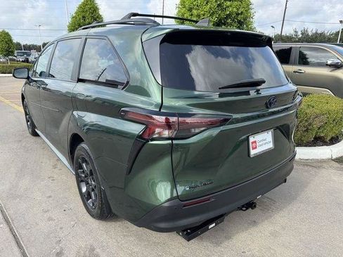Certified 2025 Toyota Sienna XLE Woodland Edition AWD/4WD image 5