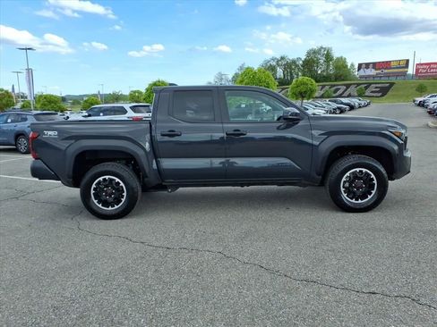 Certified 2025 Toyota Tacoma TRD Off-Road image 3