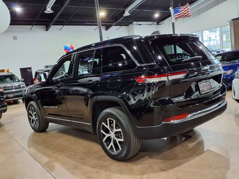 Used 2024 Jeep Grand Cherokee Limited AWD/4WD image 4