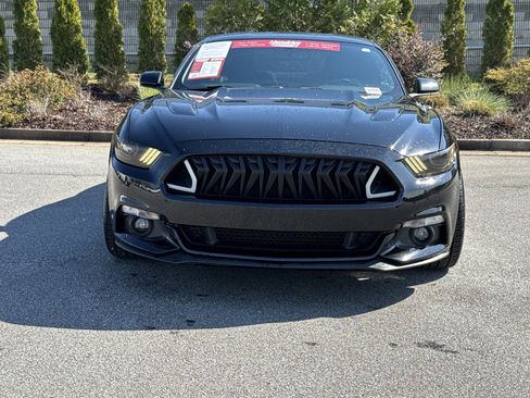 Used 2017 Ford Mustang GT image 3