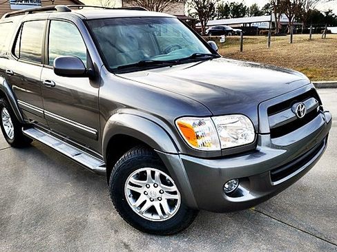 Used 2007 Toyota Sequoia SR5 AWD/4WD image 4