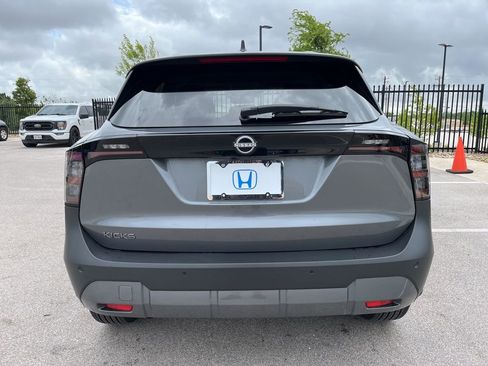Used 2025 Nissan Kicks SV w/ Illumination Package FWD image 5