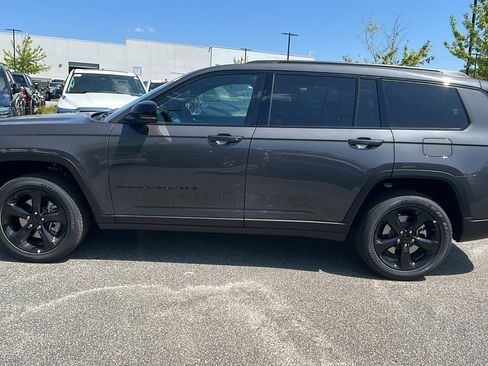 New 2025 Jeep Grand Cherokee L Altitude image 11