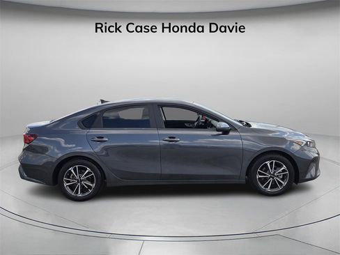 Used 2022 Kia Forte LXS image 3