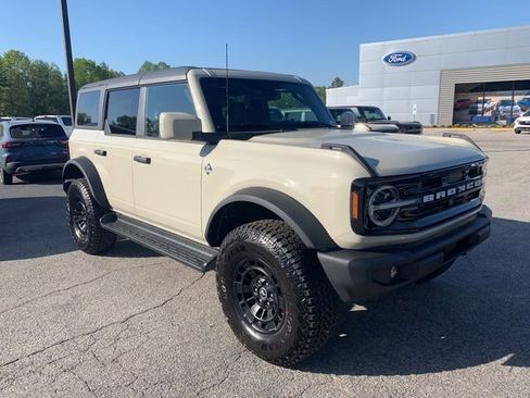 New 2026 Ford Bronco Outer Banks w/ Sasquatch Package AWD/4WD image 2