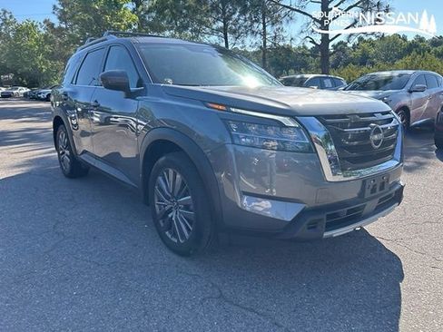 Used 2023 Nissan Pathfinder SL w/ SL Premium Package AWD/4WD image 1