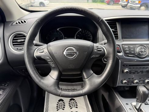Used 2018 Nissan Pathfinder SL w/ Midnight Edition Package FWD image 13