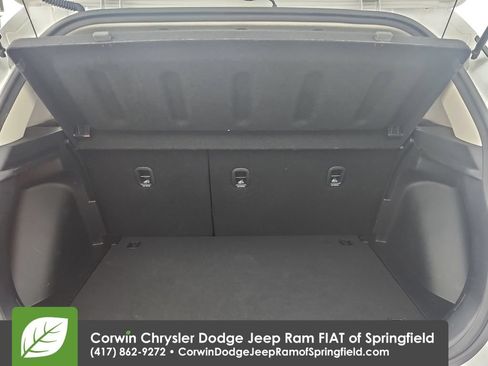 Used 2025 Hyundai Venue SEL FWD image 30
