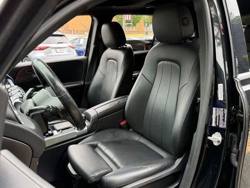 Used 2021 Mercedes-Benz GLB 250 4MATIC w/ Premium Package image 26