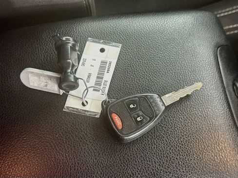 Used 2017 Jeep Wrangler Sahara w/ Connectivity Group AWD/4WD image 30