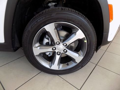 New 2026 Jeep Grand Cherokee Limited w/ Luxury Tech Group II RWD image 10