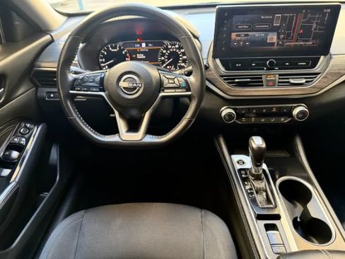 Used 2023 Nissan Altima 2.5 SV w/ SV Premium Package FWD image 13