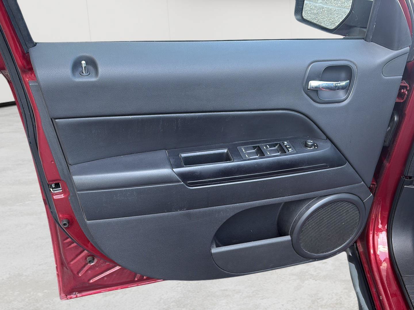 Used 2011 Jeep Patriot Latitude FWD image 4