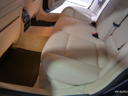 Used 2014 BMW 750Li xDrive image 27