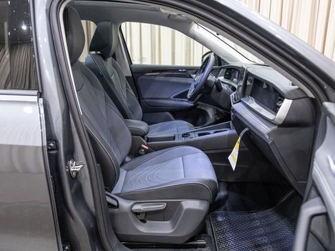 New 2026 Volkswagen Tiguan SE image 11