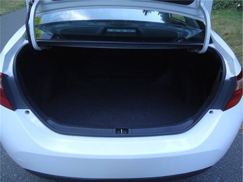 Used 2019 Toyota Corolla LE FWD image 10