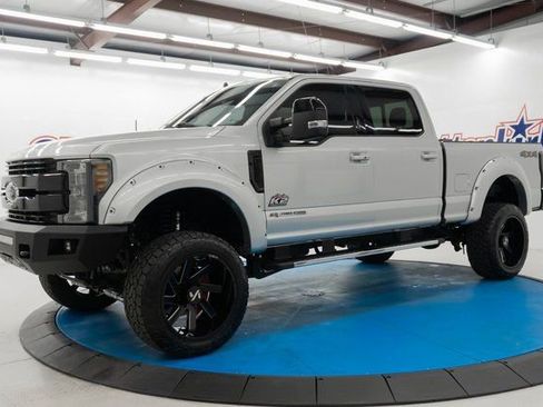 Used 2019 Ford F250 Lariat w/ Lariat Ultimate Package AWD/4WD image 2