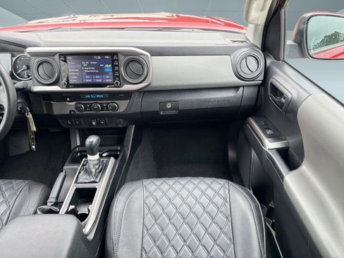 Used 2022 Toyota Tacoma SR5 w/ Technology Package RWD image 26