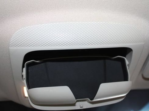 Used 2019 Ford Edge Titanium w/ Cold Weather Package FWD image 17