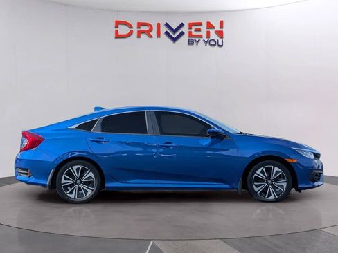 Used 2017 Honda Civic EX-T image 2