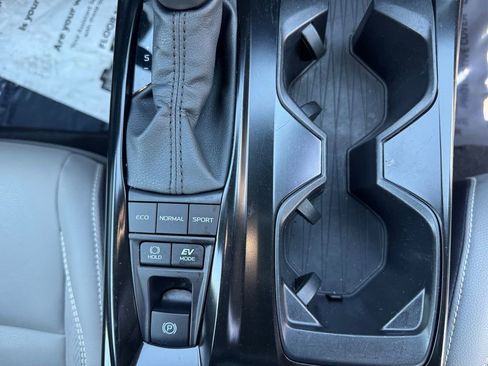 Used 2025 Toyota Camry SE w/ Convenience Package FWD image 19