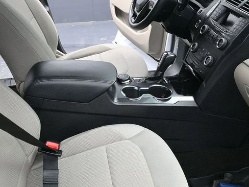 Used 2018 Ford Explorer XLT image 17