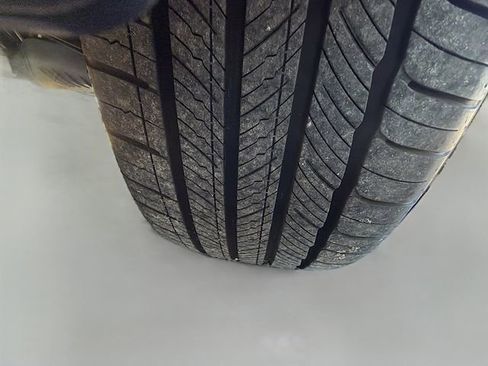 Used 2025 Genesis GV70 2.5T w/ Advanced Package image 41