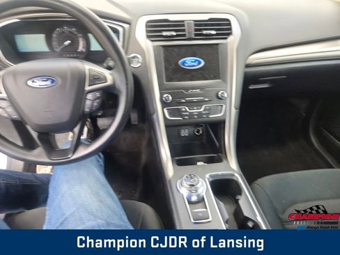 Used 2020 Ford Fusion SE image 22