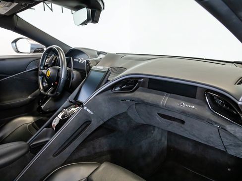 Used 2021 Ferrari Roma RWD image 33