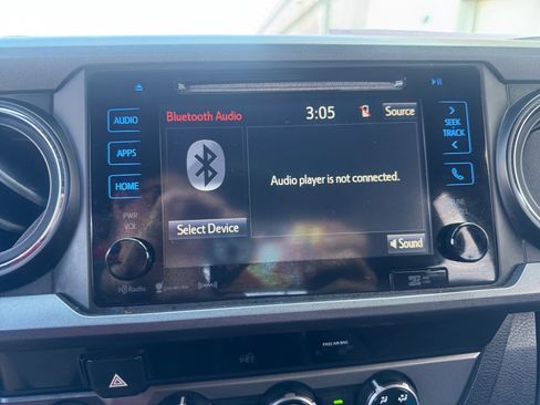 Used 2018 Toyota Tacoma TRD Sport AWD/4WD image 28