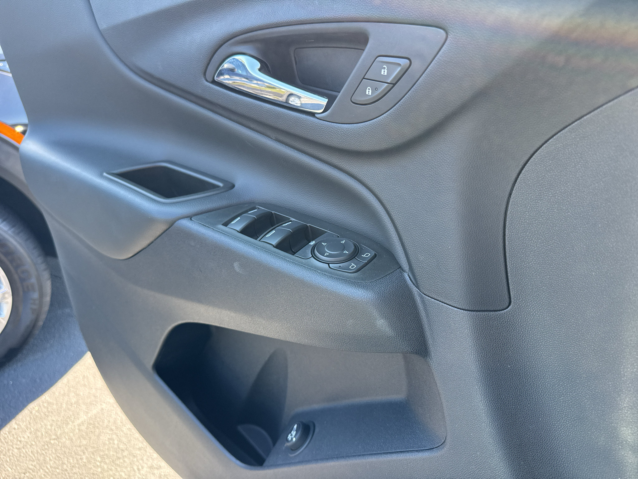 Used 2024 Chevrolet Equinox LT FWD image 16