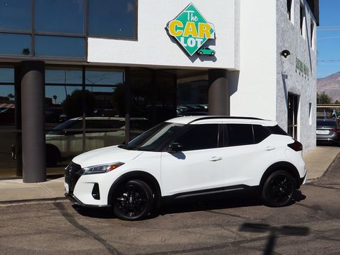 Used 2023 Nissan Kicks SR image 4