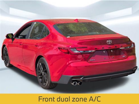 Used 2025 Toyota Camry SE FWD image 4
