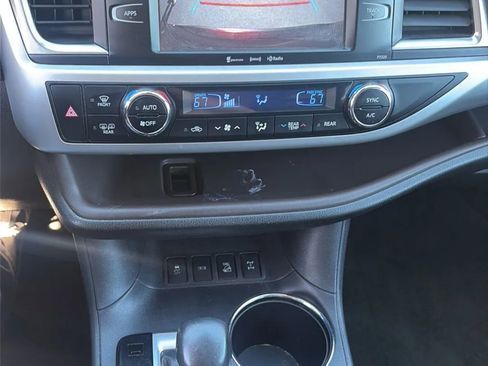 Used 2017 Toyota Highlander Plus image 50